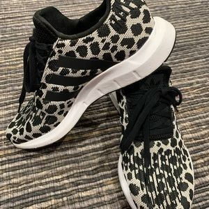 Adidas swift run black white animal print